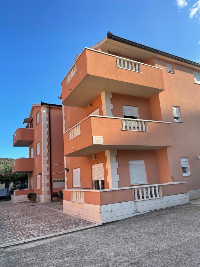 Отель Apartman Jukic Марина Экстерьер фото