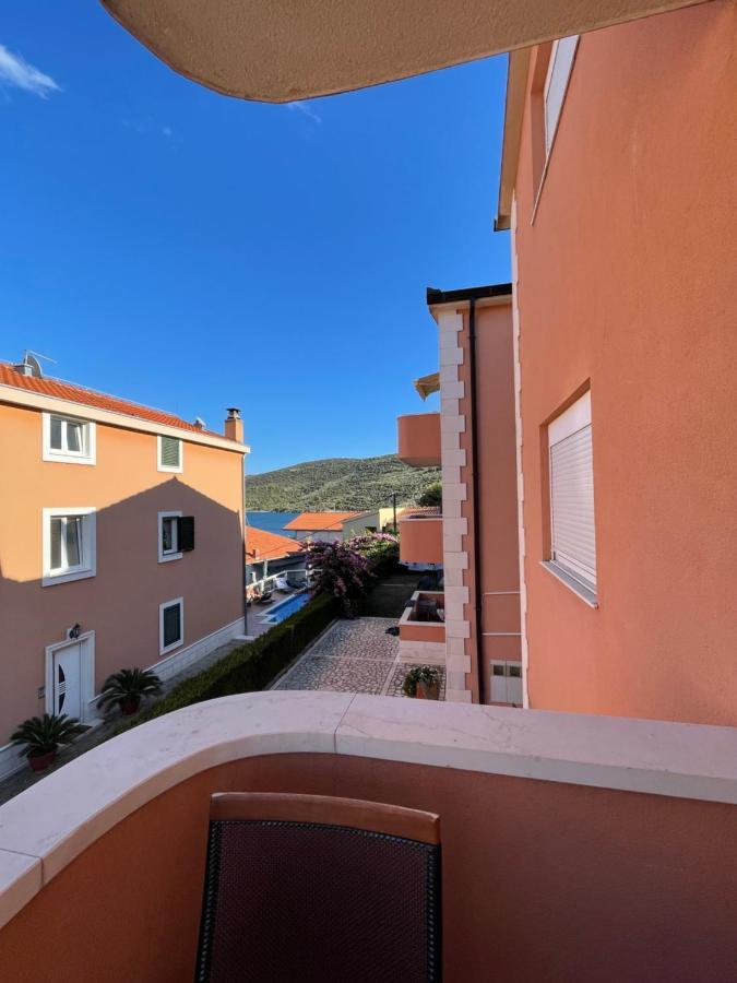 Отель Apartman Jukic Марина Экстерьер фото