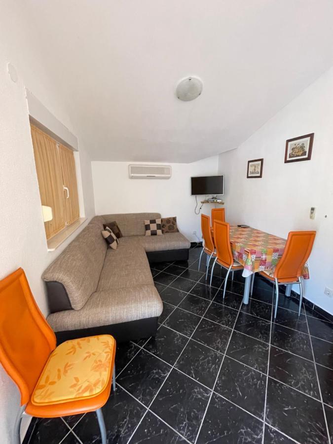 Отель Apartman Jukic Марина Экстерьер фото