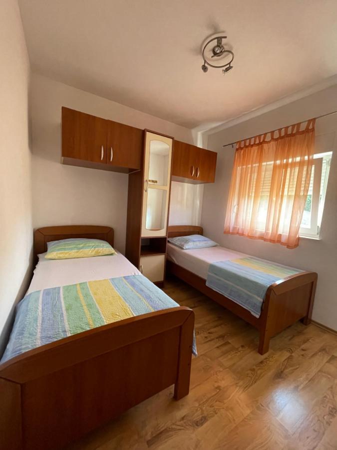 Отель Apartman Jukic Марина Экстерьер фото